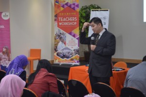 Mr. Woen Susanto, pembicara sesi pertama bertema "Face Stories"