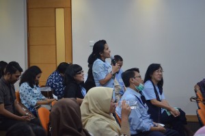 Pertanyaan-pertanyaan menarik diajukan oleh peserta Teachers Workshop